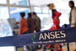 El Gobierno oficializó un bono para los jubilados en abril por 70.000 pesos